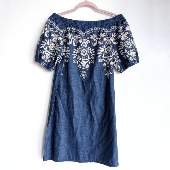 Light Chambray Off the shoulder embroidered dress - Picture 5 of 8